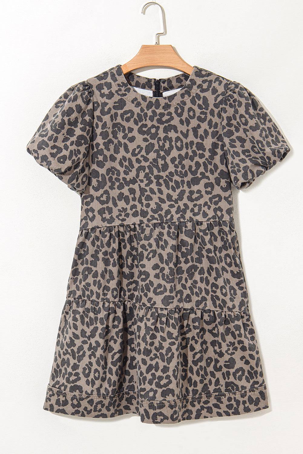 Mini-robe en jean marron à manches courtes bouffantes et imprimé léopard