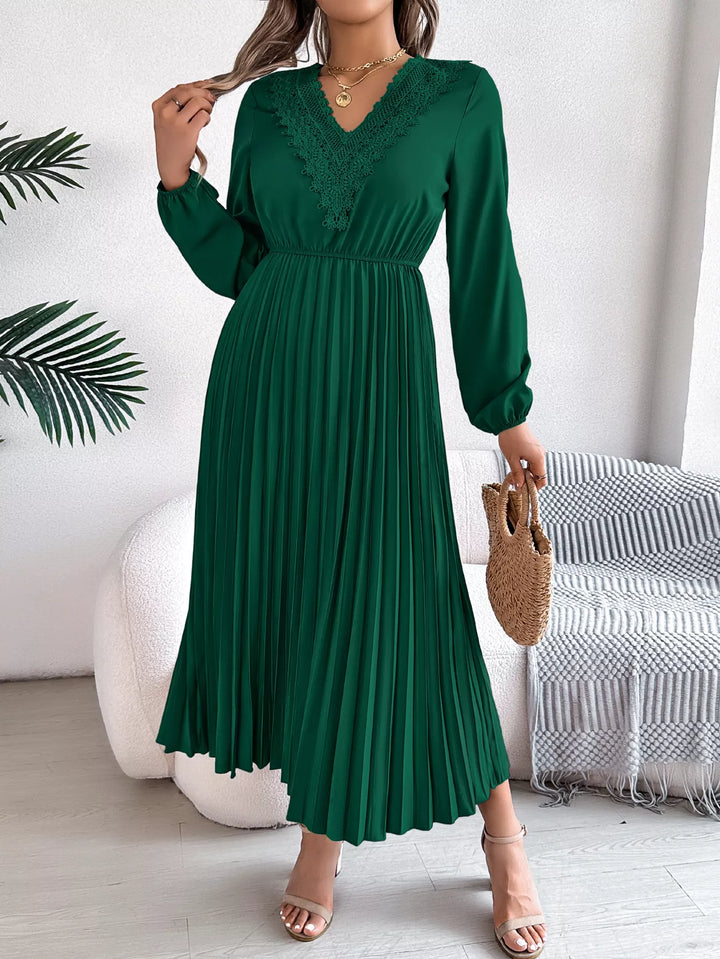 Lace Detail V-Neck Pleated Dress