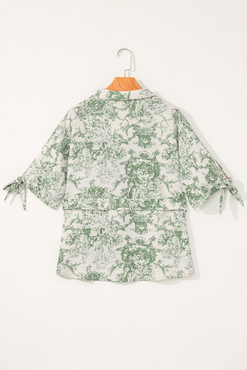 Chemise à manches 3/4 nouée avec imprimé paysage vert et ceinture