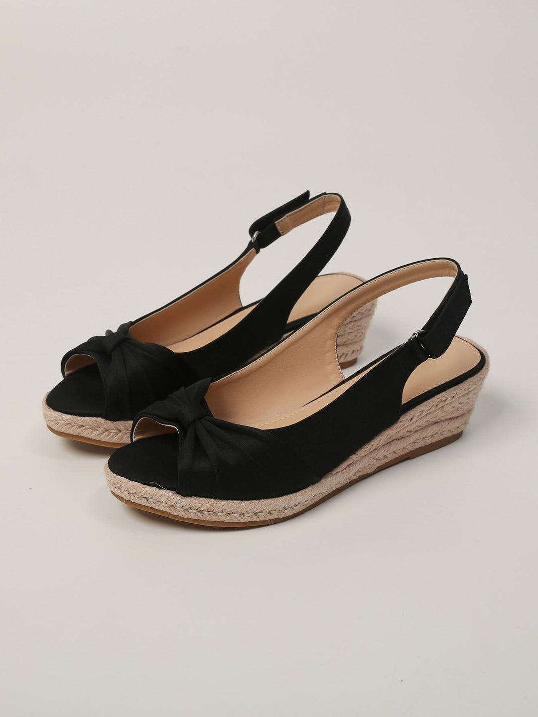 Short-statured Thick-soled Wedge Straw-heeled Sandals