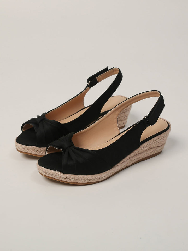Short-statured Thick-soled Wedge Straw-heeled Sandals