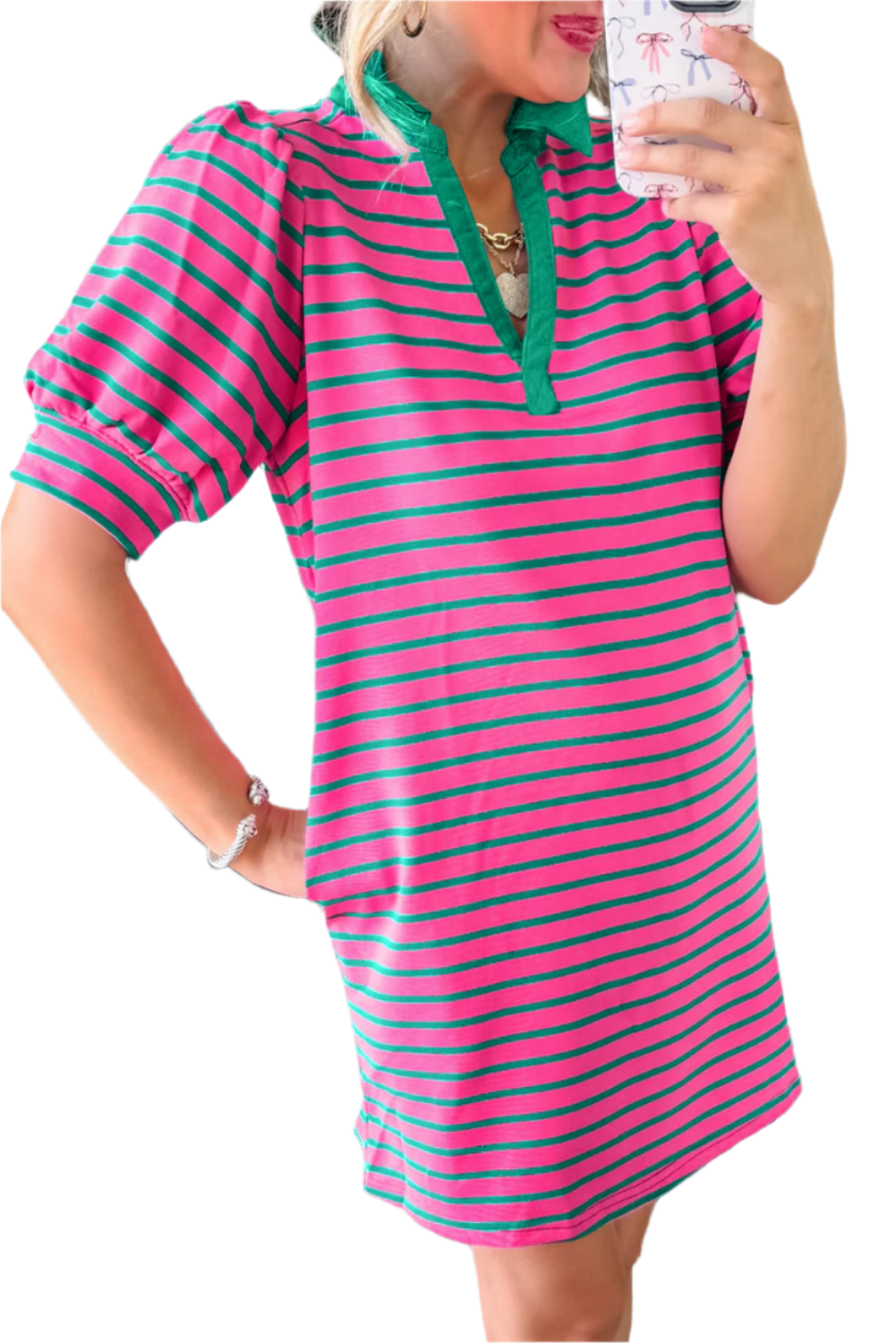 Robe t-shirt à rayures roses, manches bouffantes et décolleté coloré