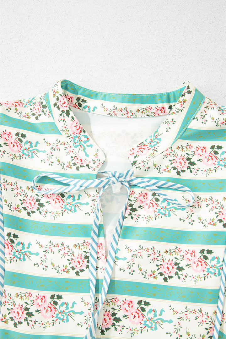Robe mi-longue à rayures multicolores et imprimé floral, col fendu et manches bouffantes