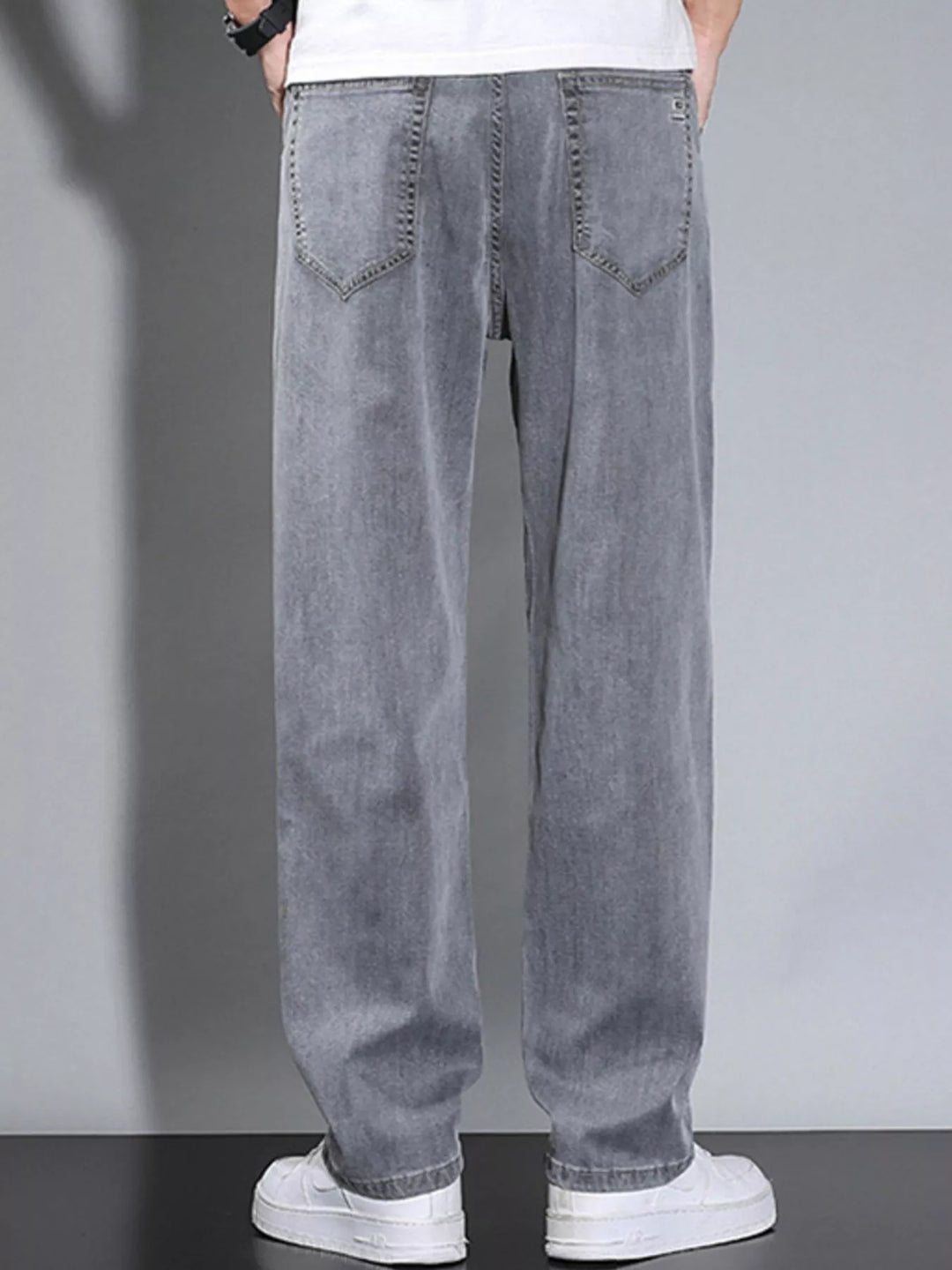 Men's Loose Fit Washed Jeans