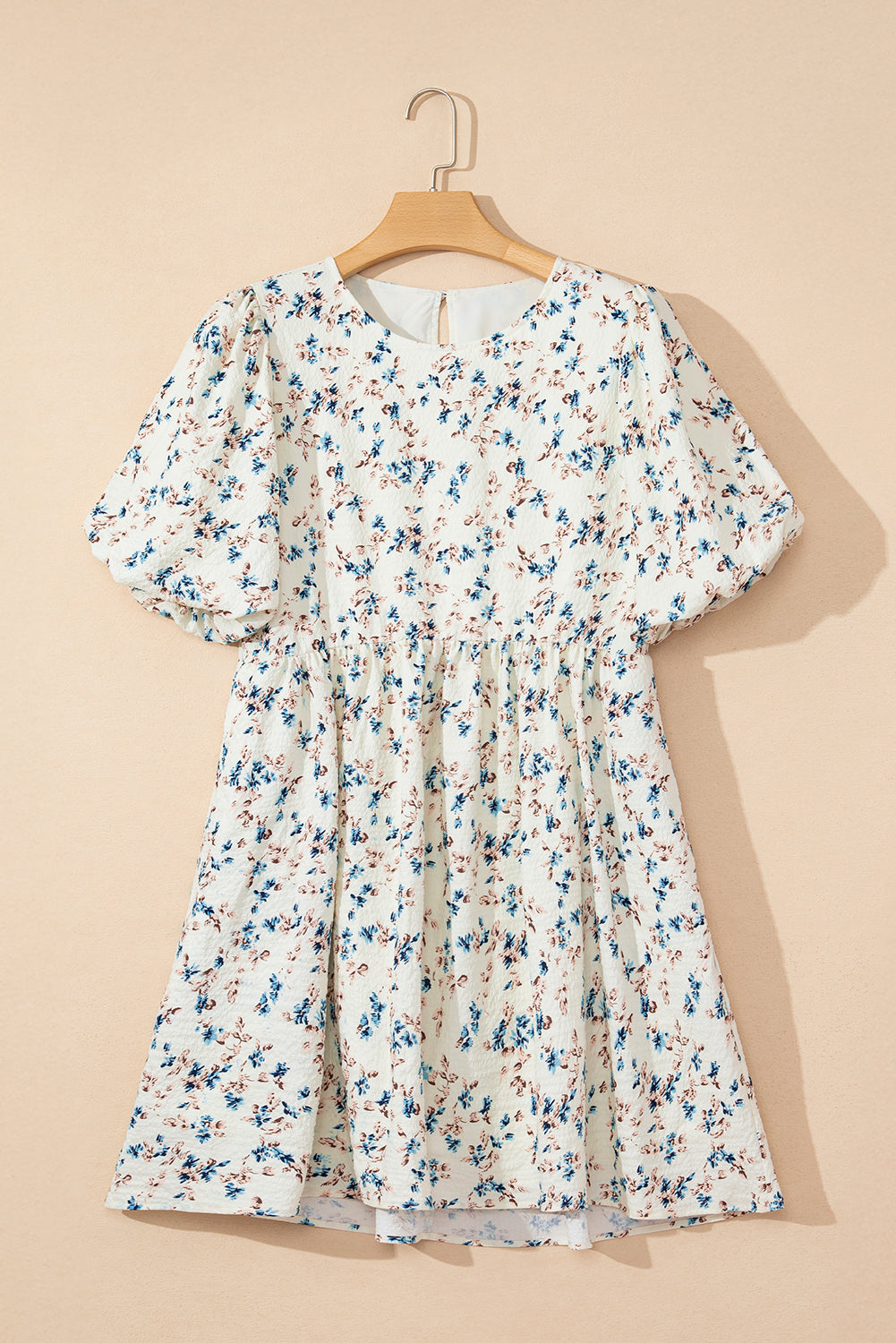 Mini-robe taille empire beige à manches courtes bouffantes et à fleurs