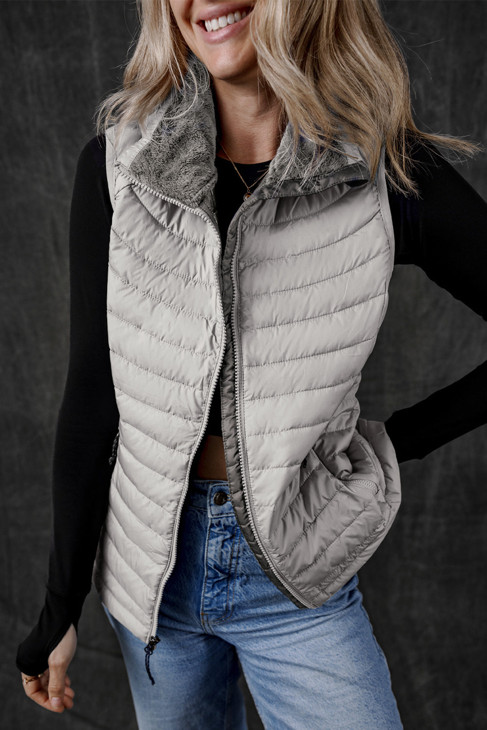 Gilet matelassé zippé à col en peluche argentée