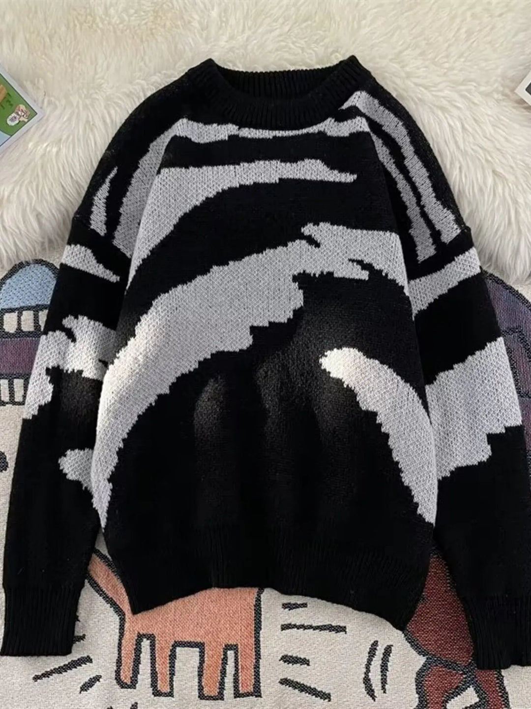 Men's Contrast Round Neck Sweater