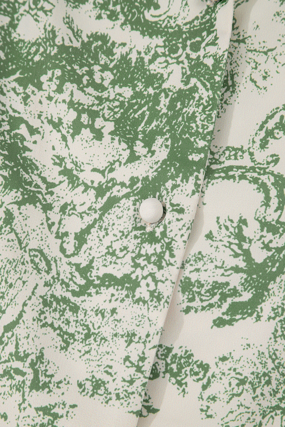 Chemise à manches 3/4 nouée avec imprimé paysage vert et ceinture