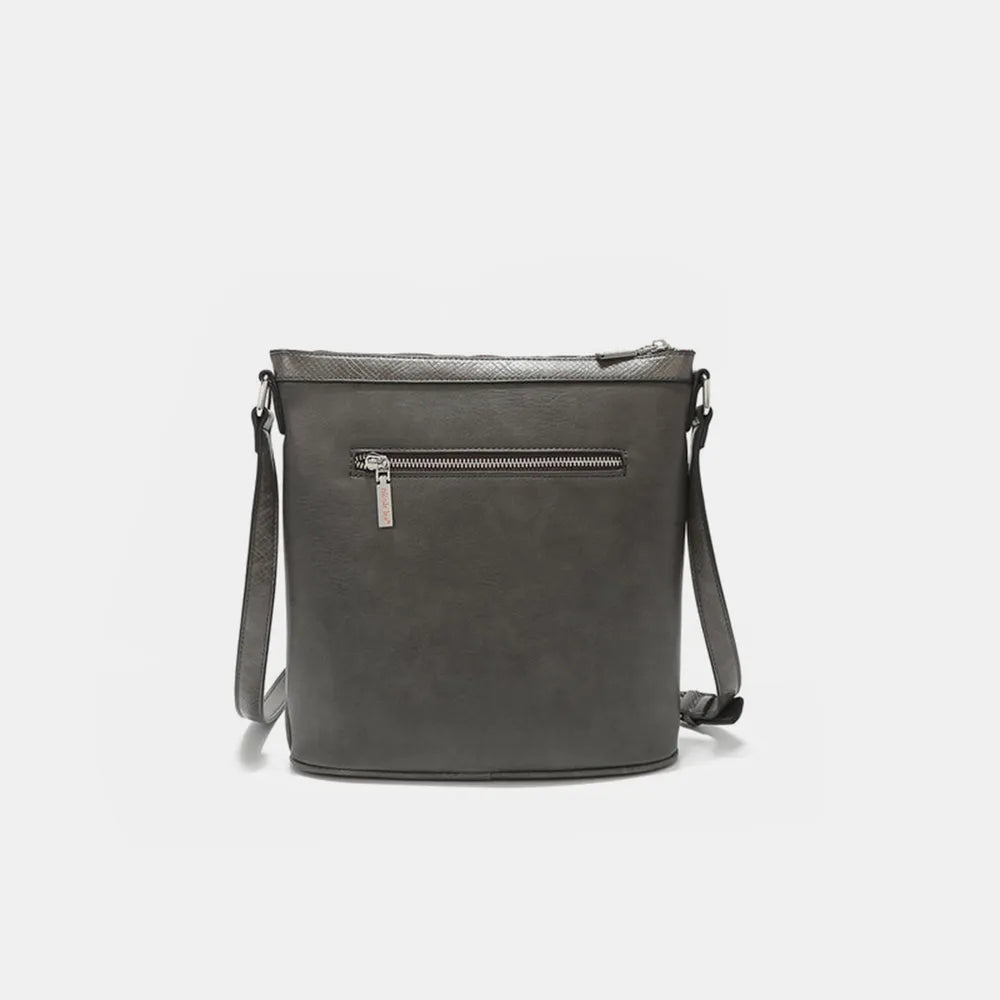 4112d6a3-3056-4b68-851b-9de082578a98-Max