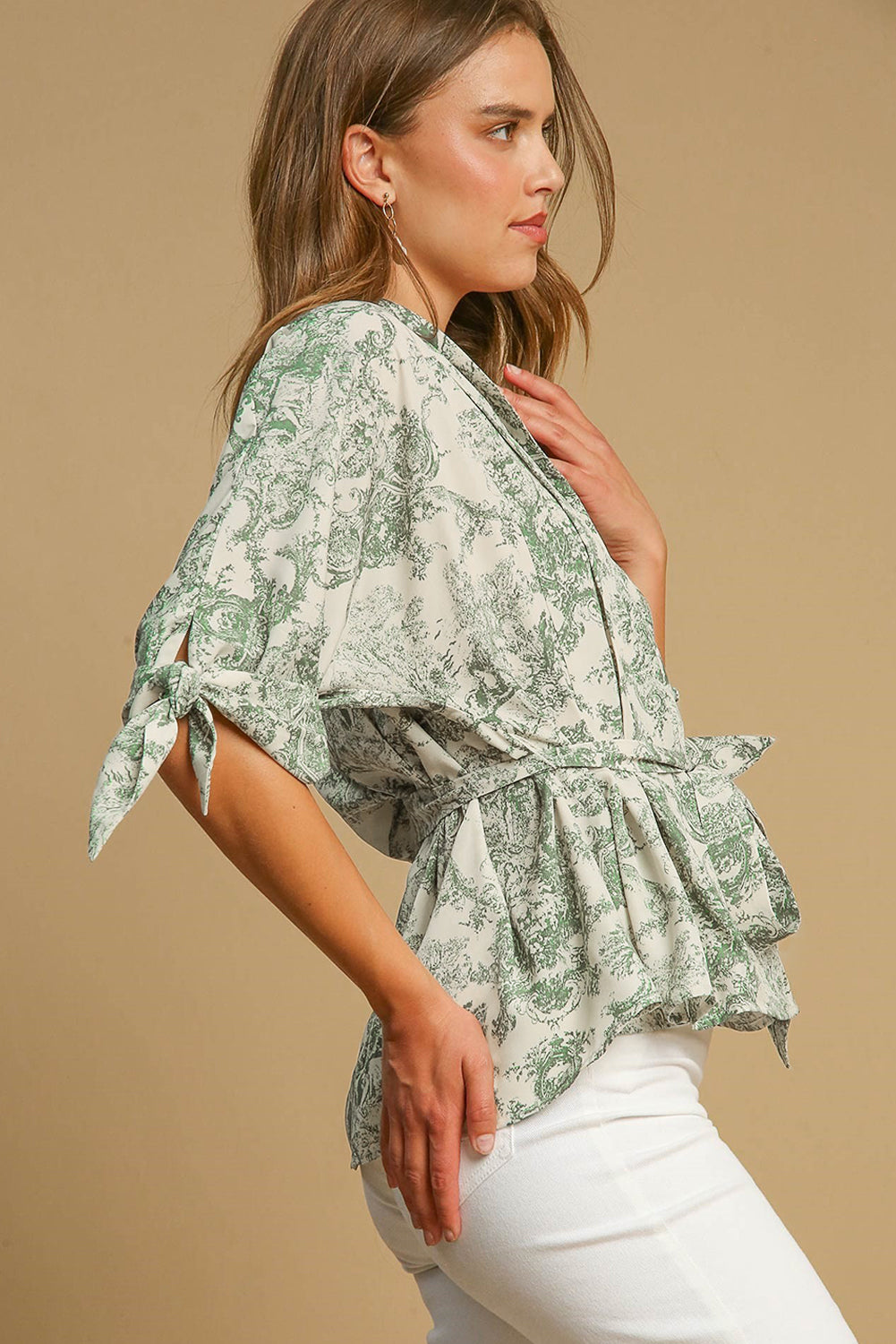 Chemise à manches 3/4 nouée avec imprimé paysage vert et ceinture