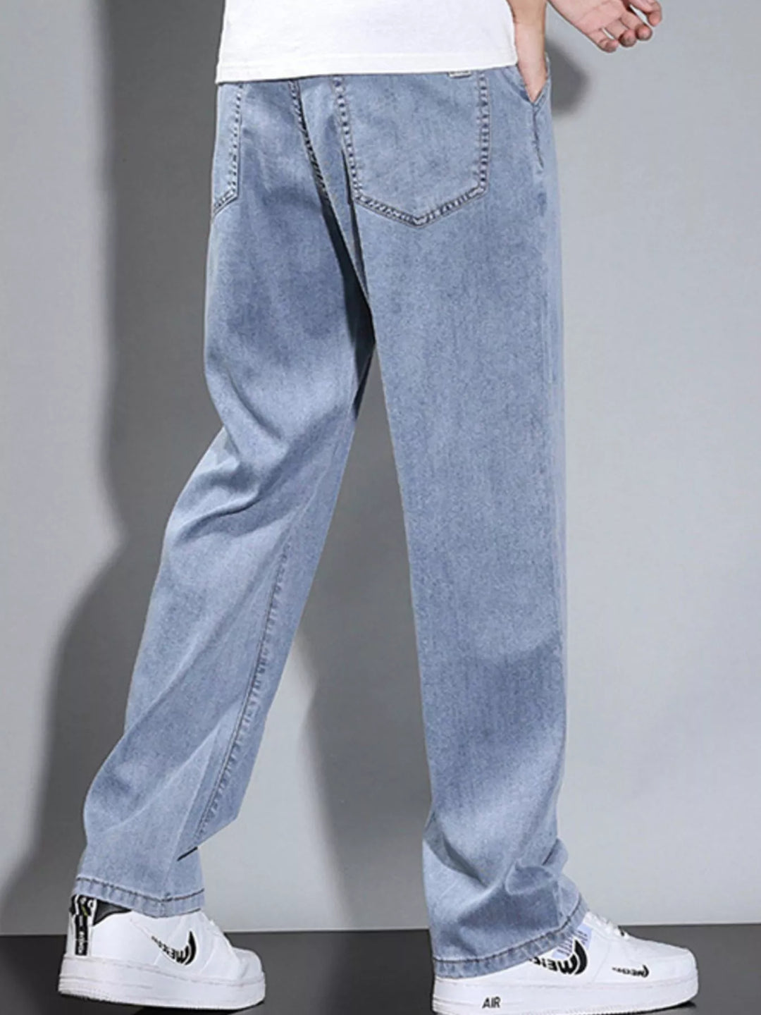 Men's Loose Fit Washed Jeans