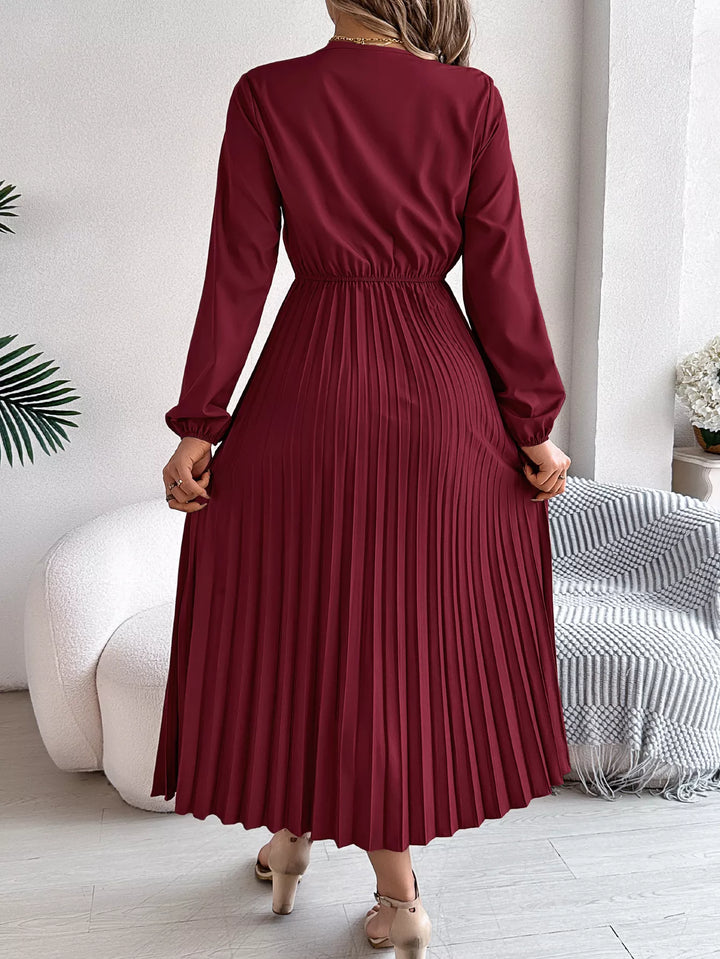 Lace Detail V-Neck Pleated Dress