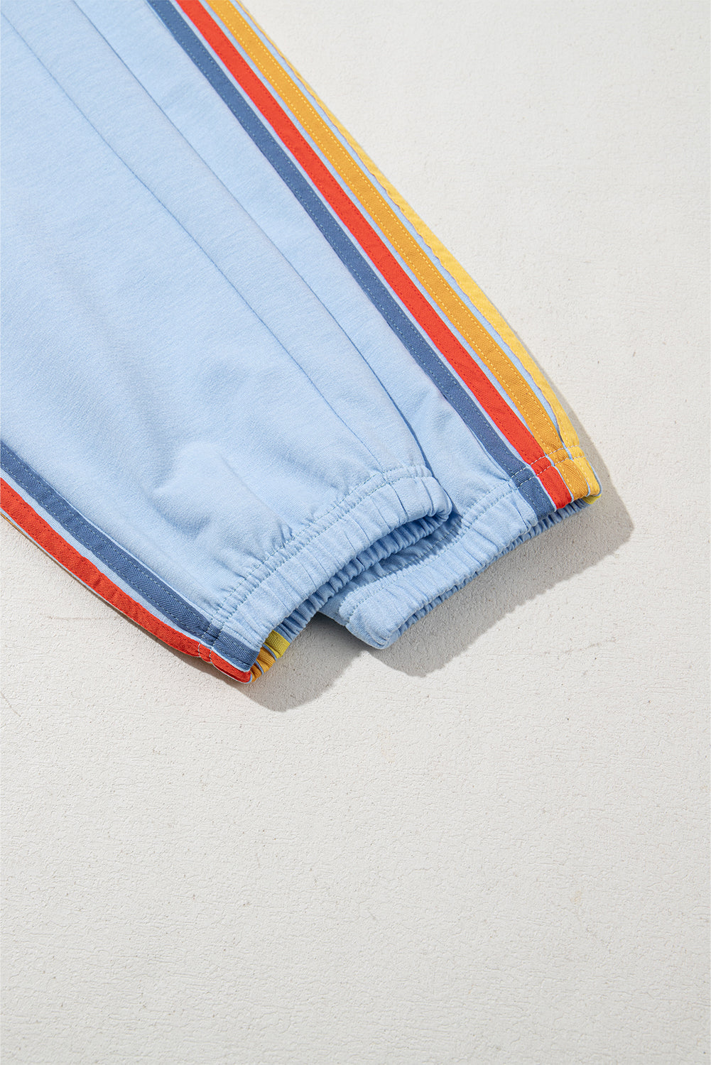 Pantalon de survêtement taille haute bleu clair à motif arc-en-ciel