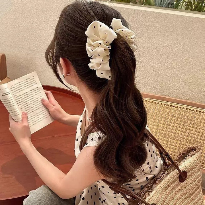 Elegant Sophisticated Bun-style Ponytail Clip For The Back Of The Head