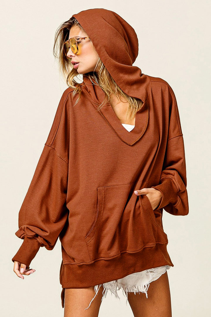 Sweat à capuche surdimensionné marron à col en V et poche kangourou