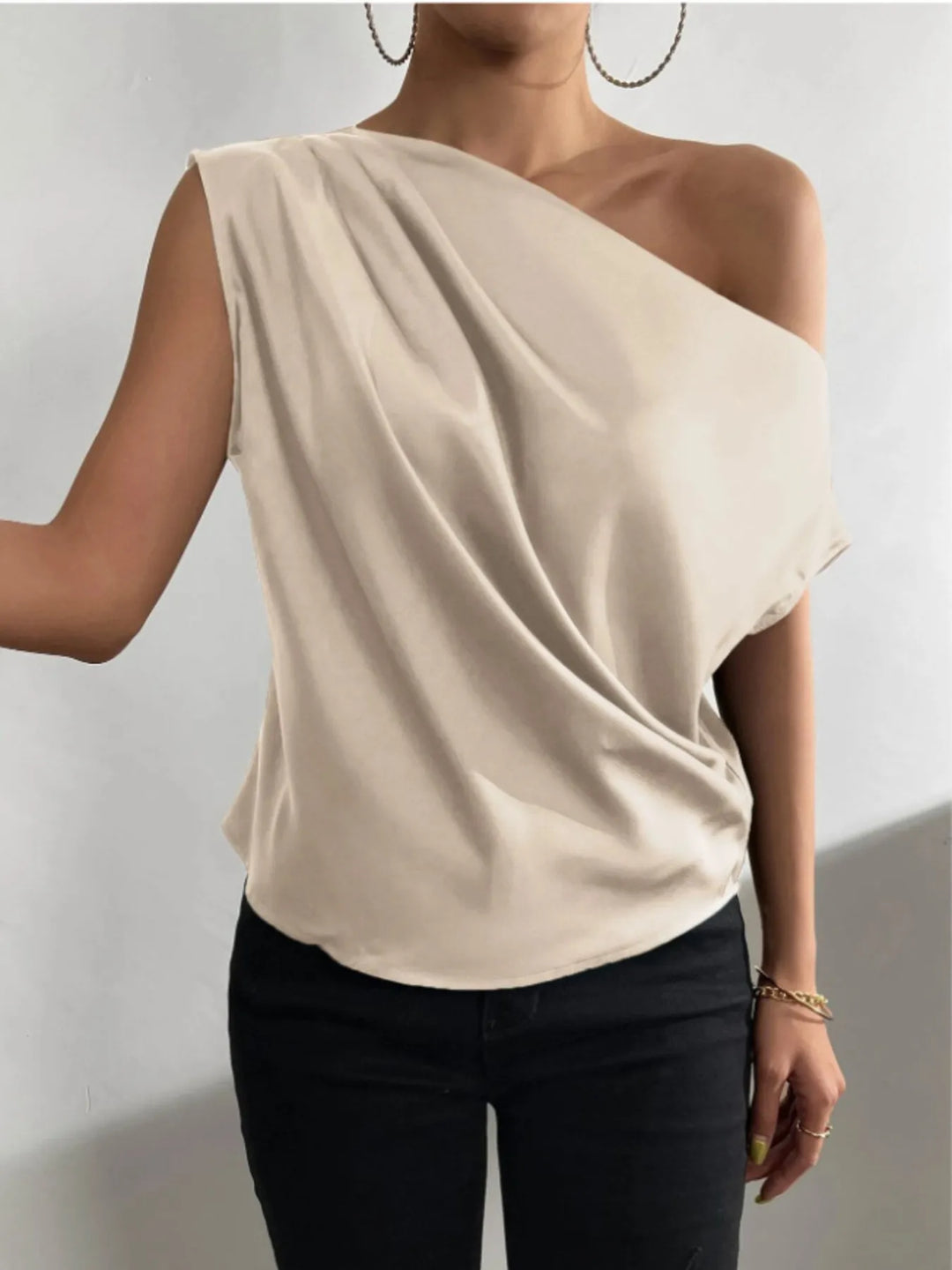 Asymmetrica One-Shoulder Draped Blouse