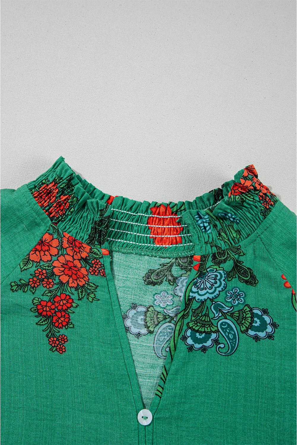 Chemisier à manches courtes et col en V boutonné à imprimé floral vert vif