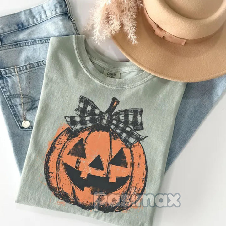 Comfort Colors® Coquette Halloween T-Shirt – Dreamy Jack o Lantern Shirt, Romantic Spooky Season Top, Aesthetic Pumpkin Tee