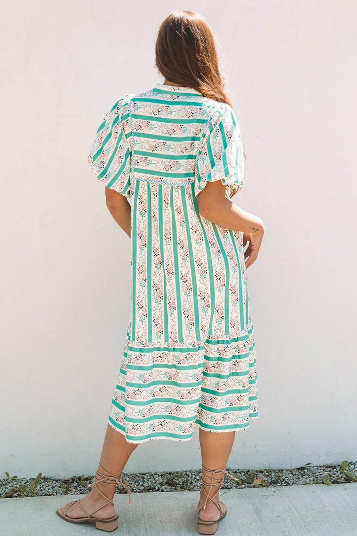 Robe mi-longue à rayures multicolores et imprimé floral, col fendu et manches bouffantes