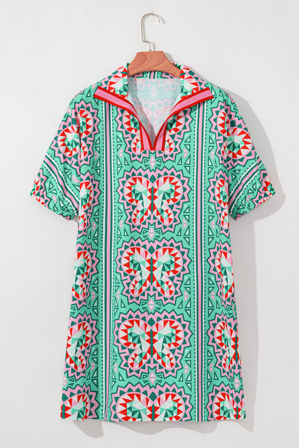 Robe à manches courtes et col fendu vert menthe à imprimé papillon géométrique