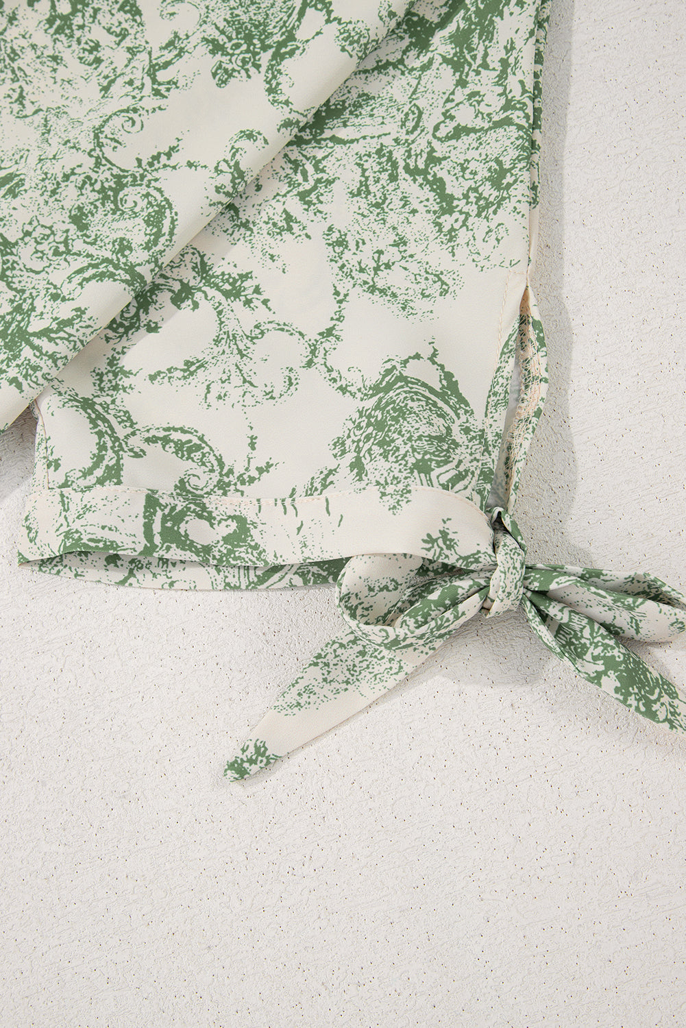 Chemise à manches 3/4 nouée avec imprimé paysage vert et ceinture