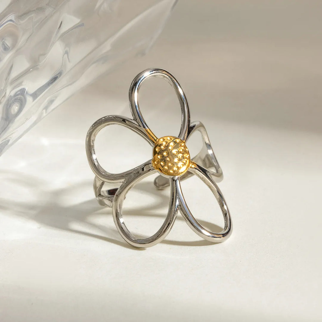 Two-Tone Daisy Flower Ring