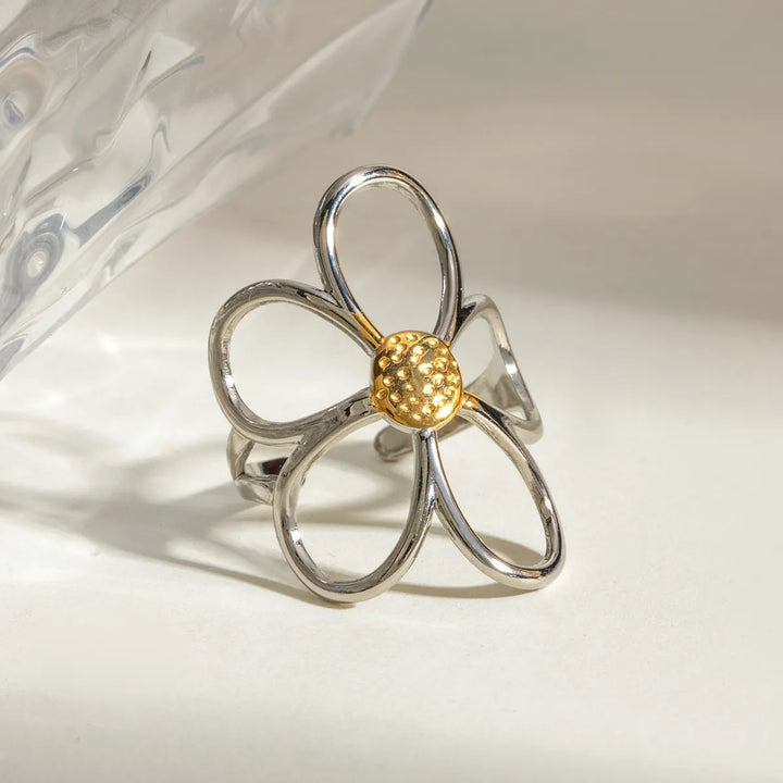 Two-Tone Daisy Flower Ring