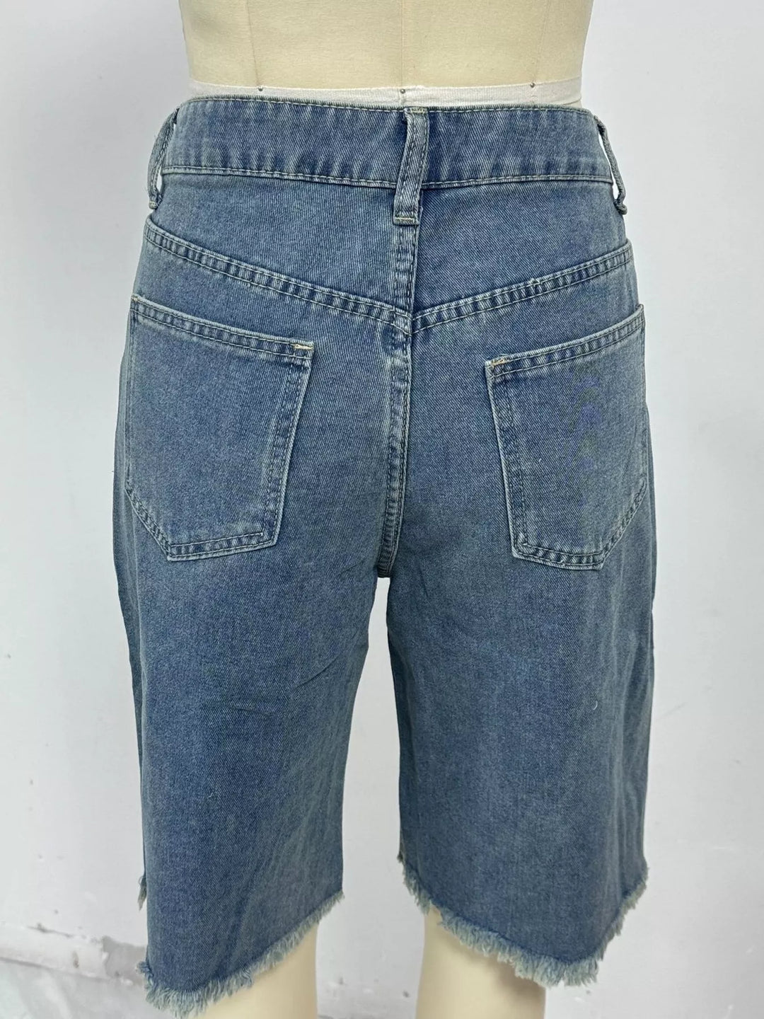 Frayed Hem Relaxed Fit Denim Shorts