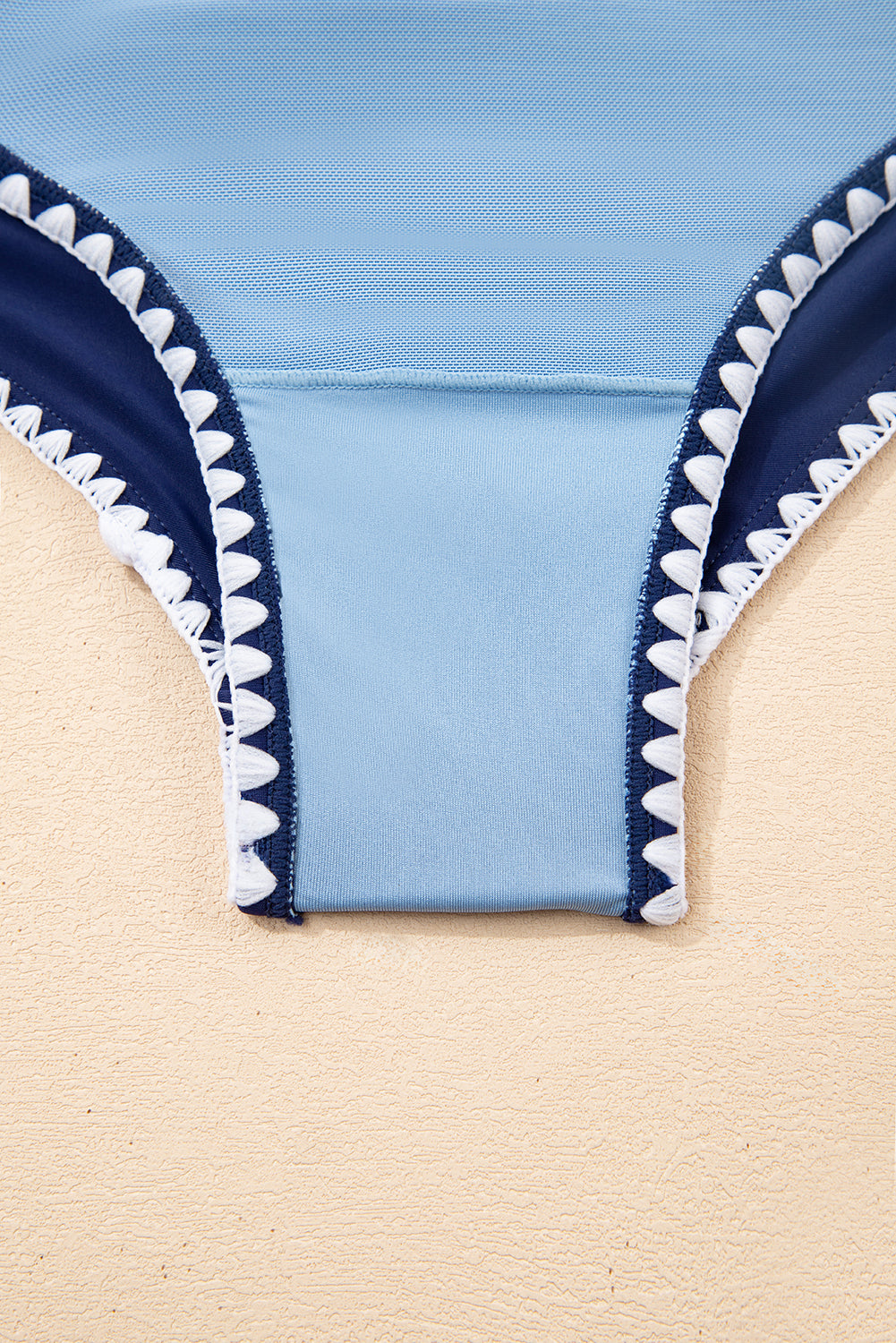 Beau Blue Ric Rac 飾邊撞色拼布鏤空連身泳衣