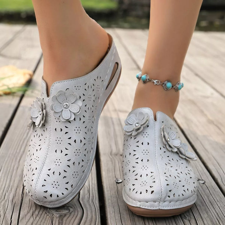 Floral Decor Round Toe Sandals