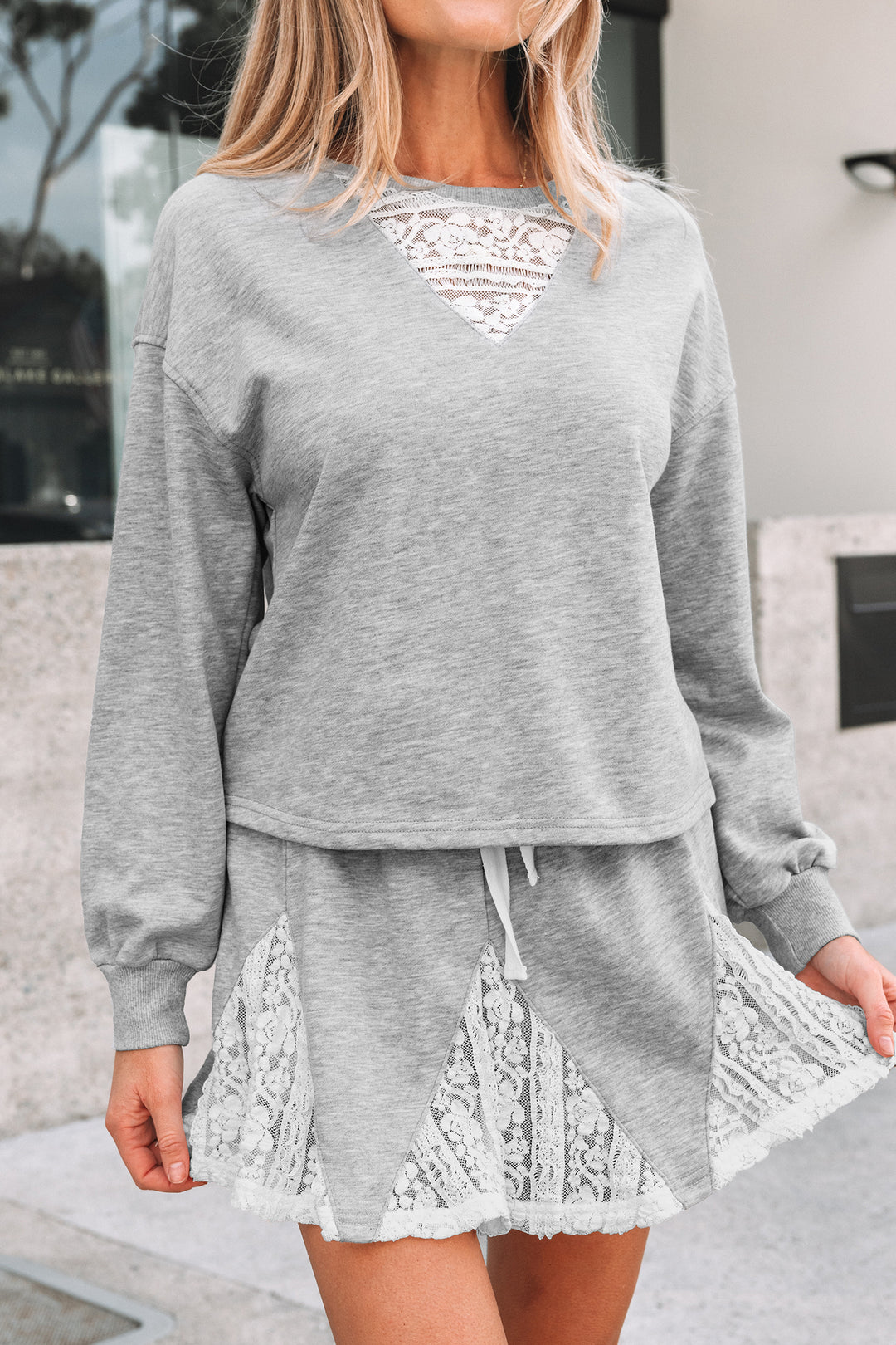 Light Grey Lace Patchwork Drop Shoulder Pullover Drawstring Skort 2pcs Outfit