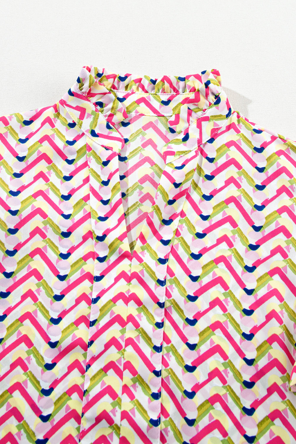 Chemisier à manches volantées et imprimé chevrons multicolores