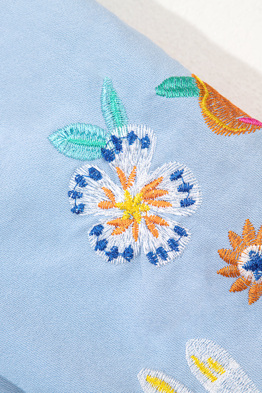 Beau Blue 花卉刺繡泡泡袖開衩襯衫