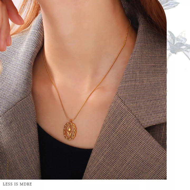 18K Gold-Plated Stainless Steel Flower Pendant Necklace