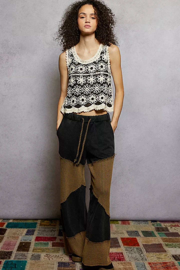 POL Floral Round Neck Cropped Crochet Sleeveless Top with Scalloped Edge