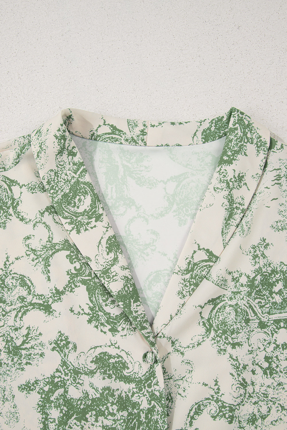 Chemise à manches 3/4 nouée avec imprimé paysage vert et ceinture