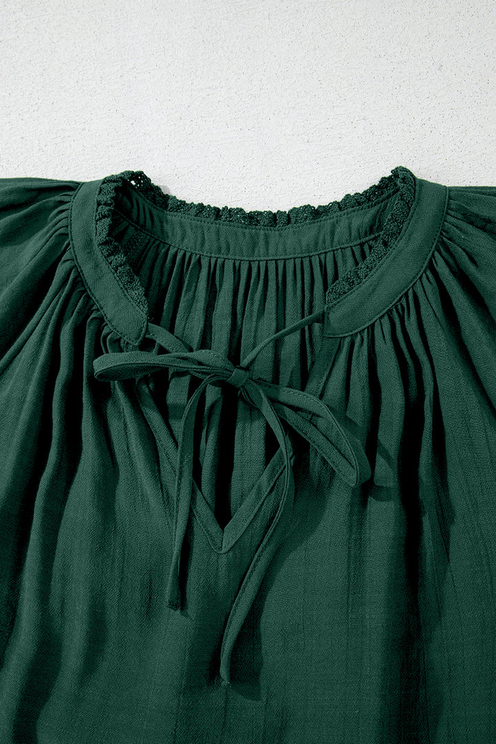 Green Bay 孔眼刺繡袖繫帶 V 領襯衫