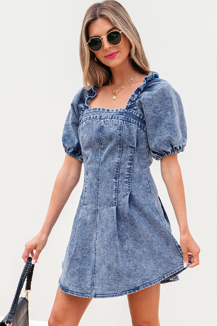 Robe courte en jean bleu à volants, col carré, manches bouffantes et bustier