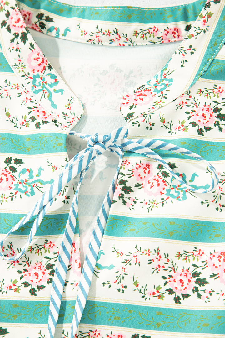 Robe mi-longue à rayures multicolores et imprimé floral, col fendu et manches bouffantes