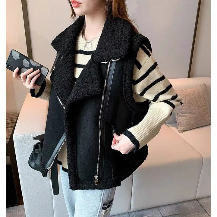 Versatile Outerwear Vest For Women To Layer And Style In Various Ways