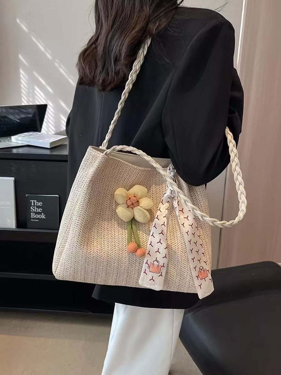 Floral Decor Woven Straw Tote Bag