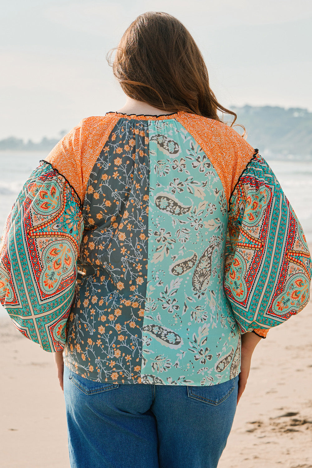 Chemisier vert à manches lanternes et col en V boutonné, motif patchwork floral, grande taille