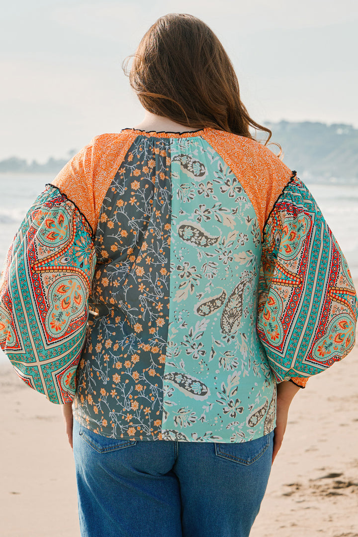 Chemisier vert à manches lanternes et col en V boutonné, motif patchwork floral, grande taille