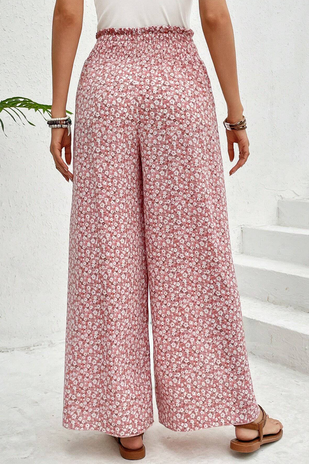 Pantalon taille haute à smocks et jambes larges à imprimé bohème rose
