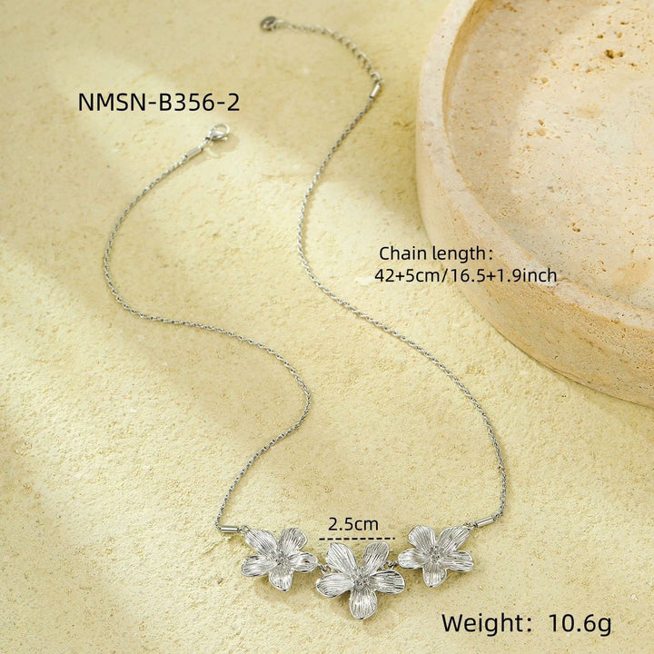 Light Luxury Necklace Fashionable Floral Clavicle Chain Small Fresh High Grade Embellished Necklace Necklace Women
