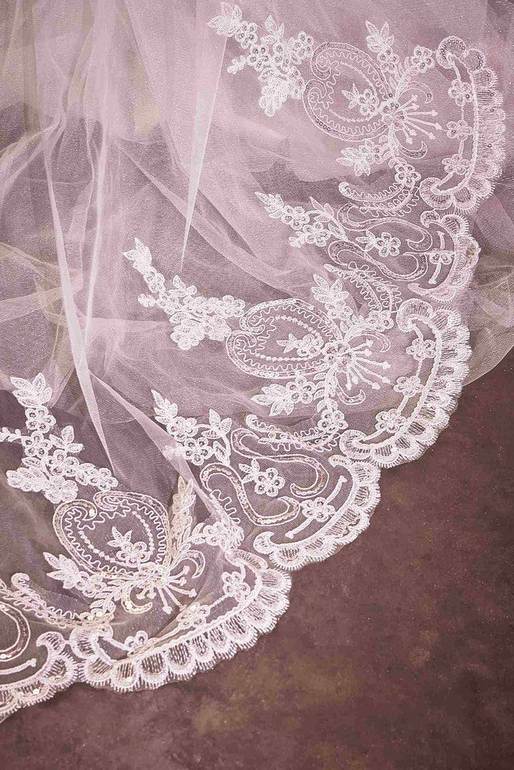 Embroidery Hem Lace Chapel Veil
