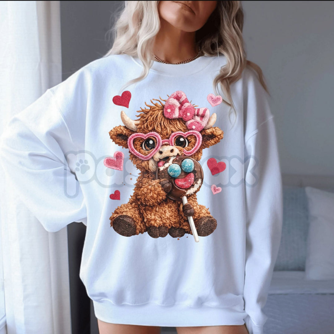 Valentines Highland Cow Sweatshirt | Cute Highlands Cow Shirt | Aesthetic V-Day Cowgirl Crewneck | Retro Fluffy Cow Heart Jumper | Western Valentine Gift for Her | Farmhouse Valentine Pullover