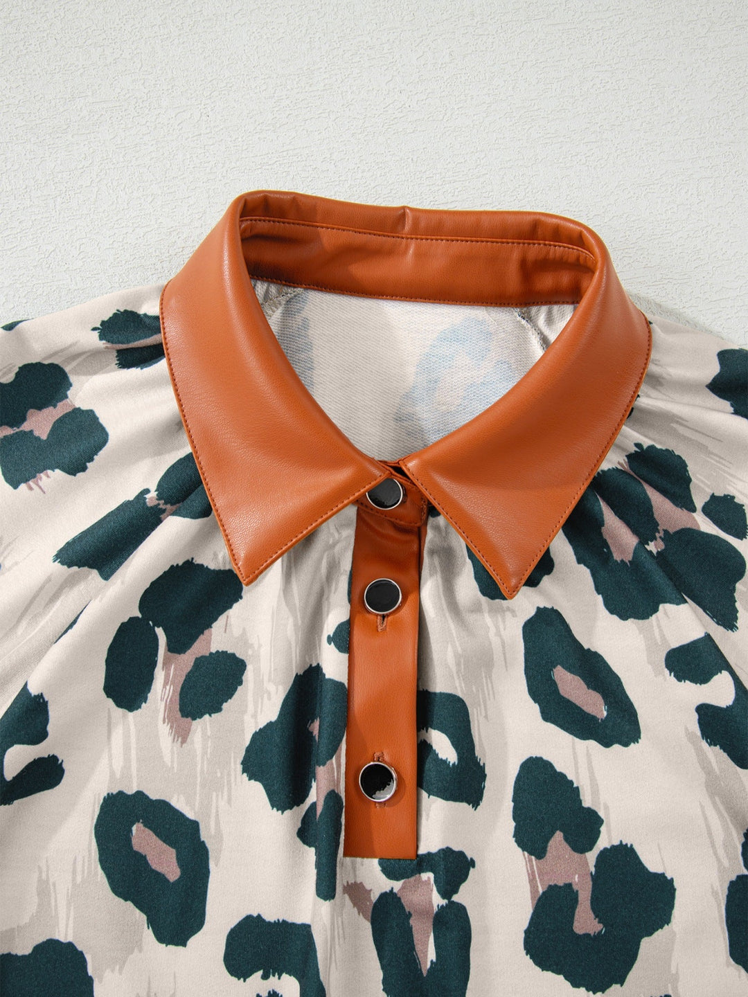 \Leopard Print Button Contrast Collared Short Sleeve Blouse