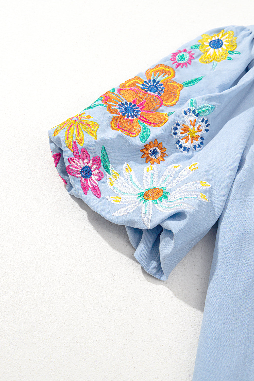 Beau Blue 花卉刺繡泡泡袖開衩襯衫