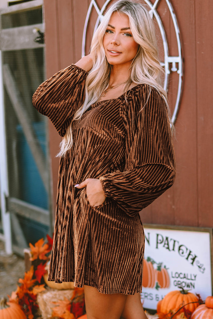 Robe babydoll en velours marron à col carré et lien dans le dos